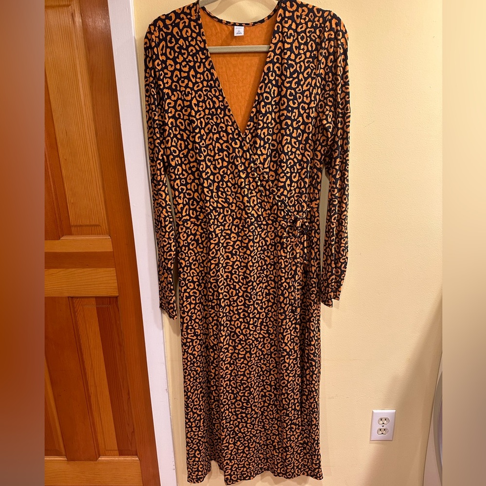 Old Navy long sleeve leopard print maxi dress